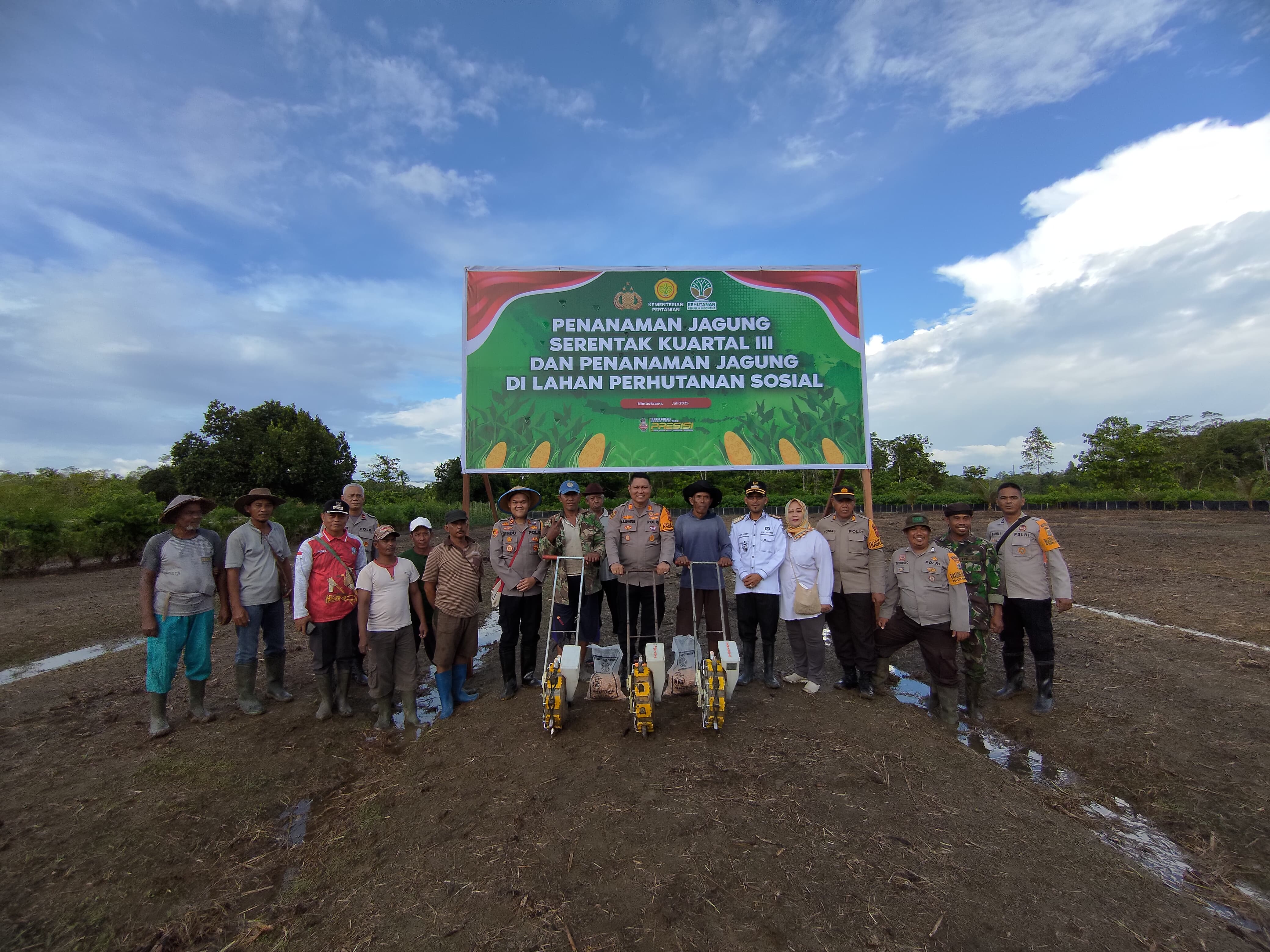Kerja Bakti Kantor Distrik Nimbokrang