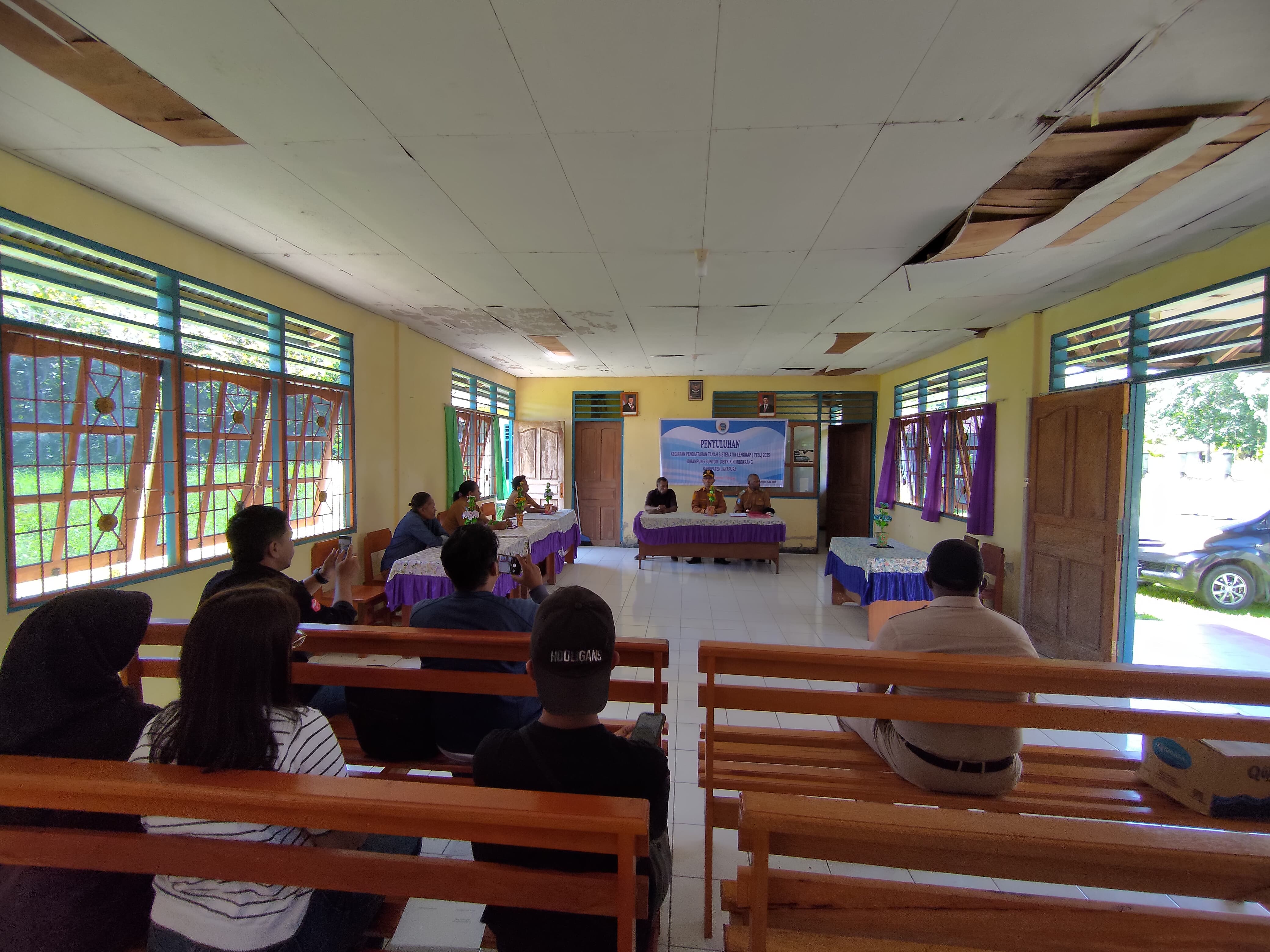 Kerja Bakti Kantor Distrik Nimbokrang