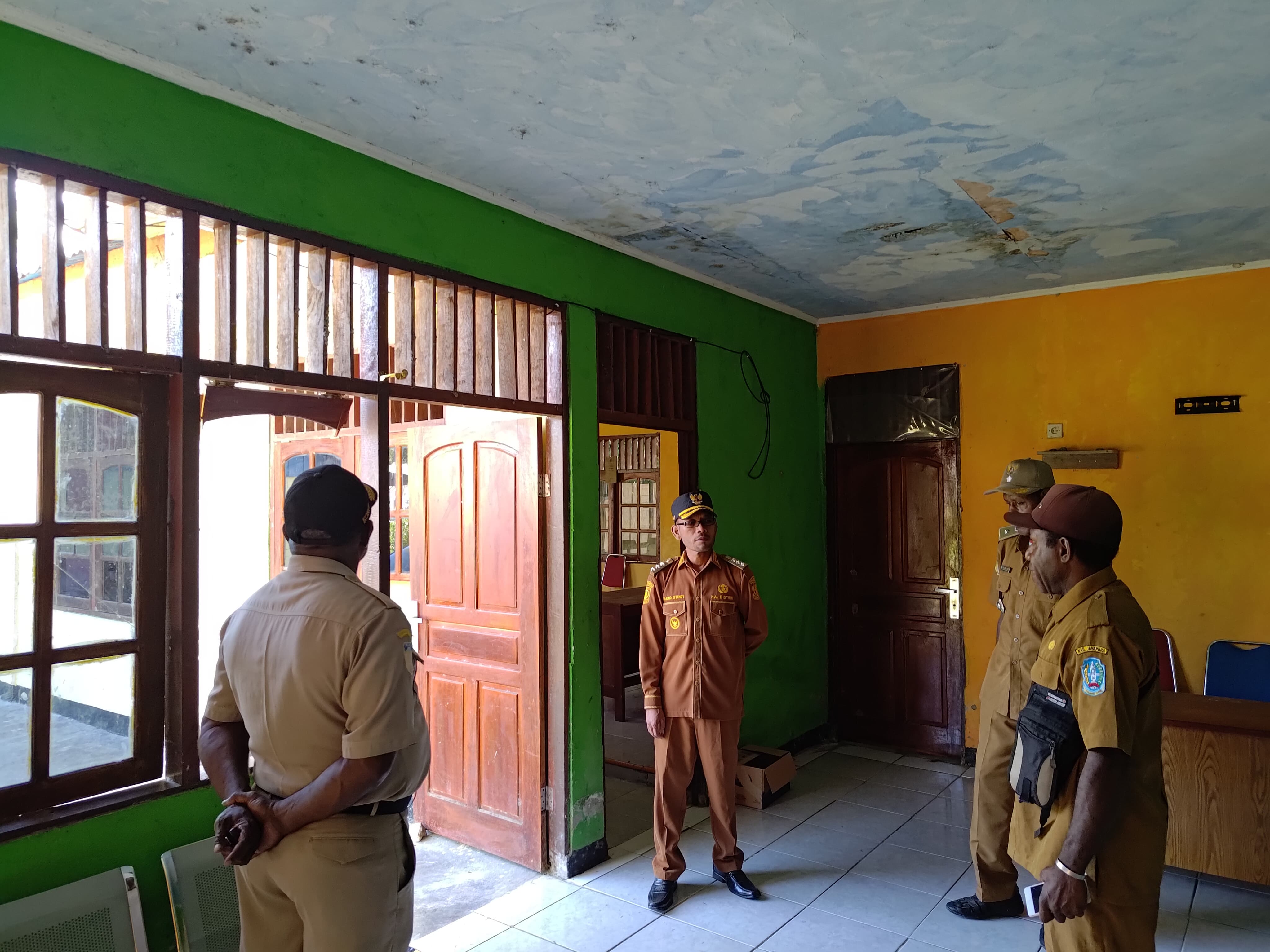 Kerja Bakti Kantor Distrik Nimbokrang